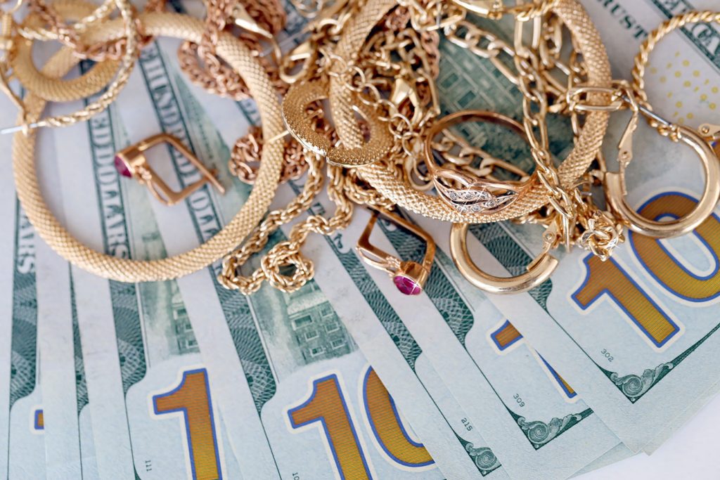 Nojomi-gold-jewelry-inc-11-Why-Buying,-Selling,-and-Trading-Gold-Makes-You-More-Aware-and-Active-in-Global-Trade-Markets-Toronto,Ontario